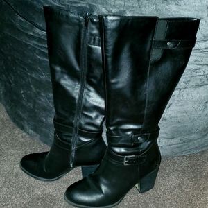 Womans Size 9 natural soul heeled boots